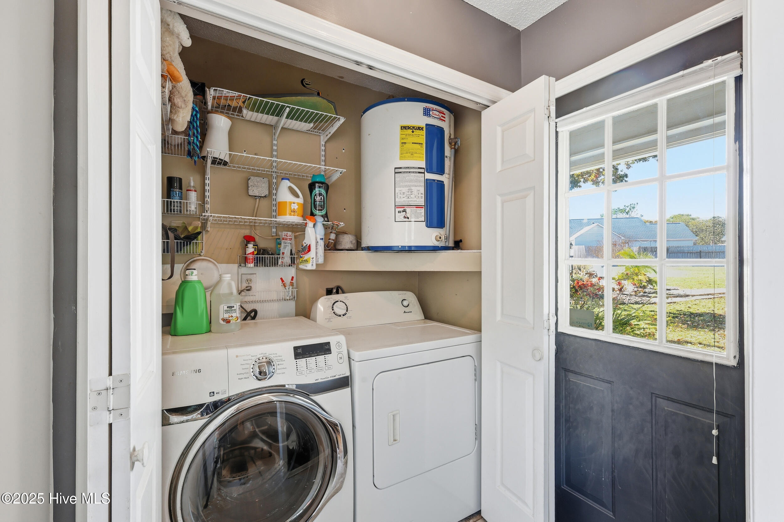 😍 BEAUTIFUL SUBTO 😍 in WILMINGTON NC 📍 Near CAROLINA BEACH 🏖️ VACATION STYLE HOME, TURNKEY 🔑 No Credit Check Needed!! 🚫 NO PMT TIL AUGUST 💪 - photo 9