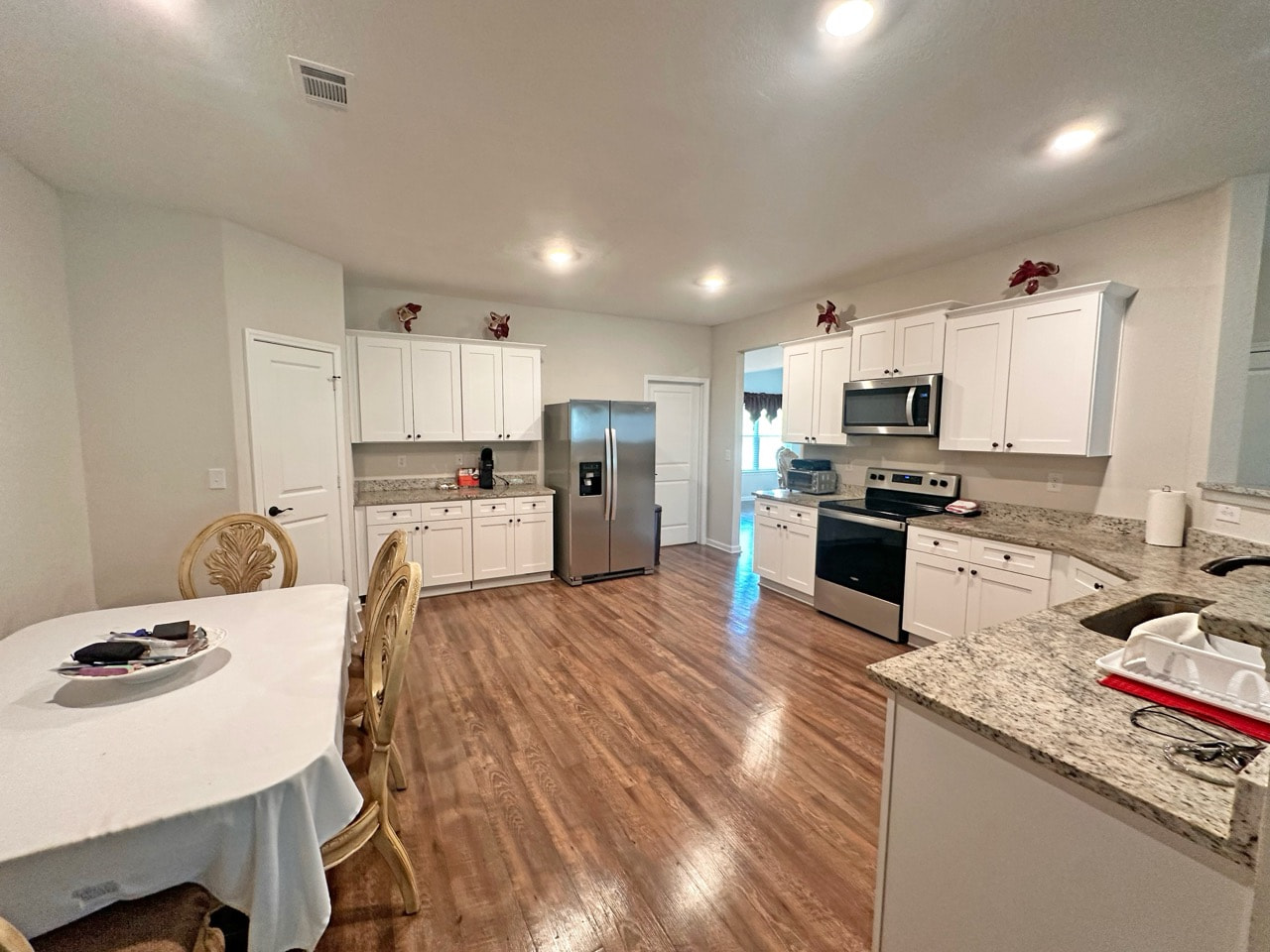 SUBTO in Fairburn GA 🔥🔥 Stone Crest Estate 2022 New Build 🏠 Chef Kitchen + Granite Throughout 🍳 1.9 Acres No Rental Restrictions 😍 NO Pre-approval or Credit Check 🚫 - photo 12