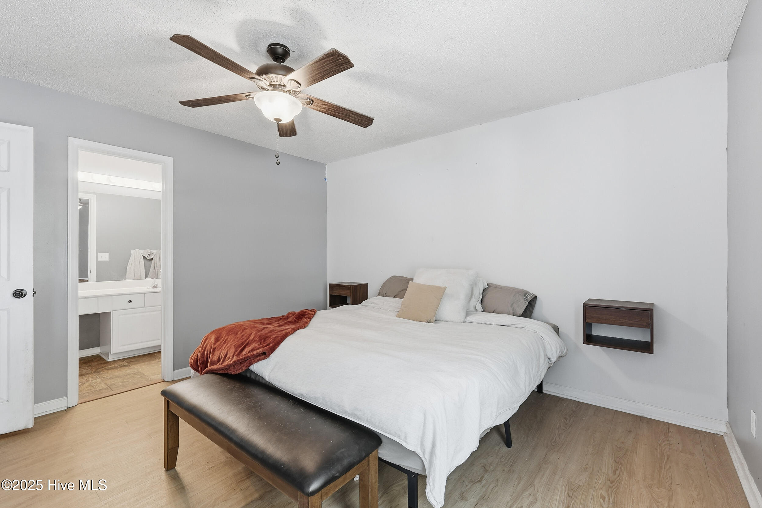 😍 BEAUTIFUL SUBTO 😍 in WILMINGTON NC 📍 Near CAROLINA BEACH 🏖️ VACATION STYLE HOME, TURNKEY 🔑 No Credit Check Needed!! 🚫 NO PMT TIL AUGUST 💪 - photo 14