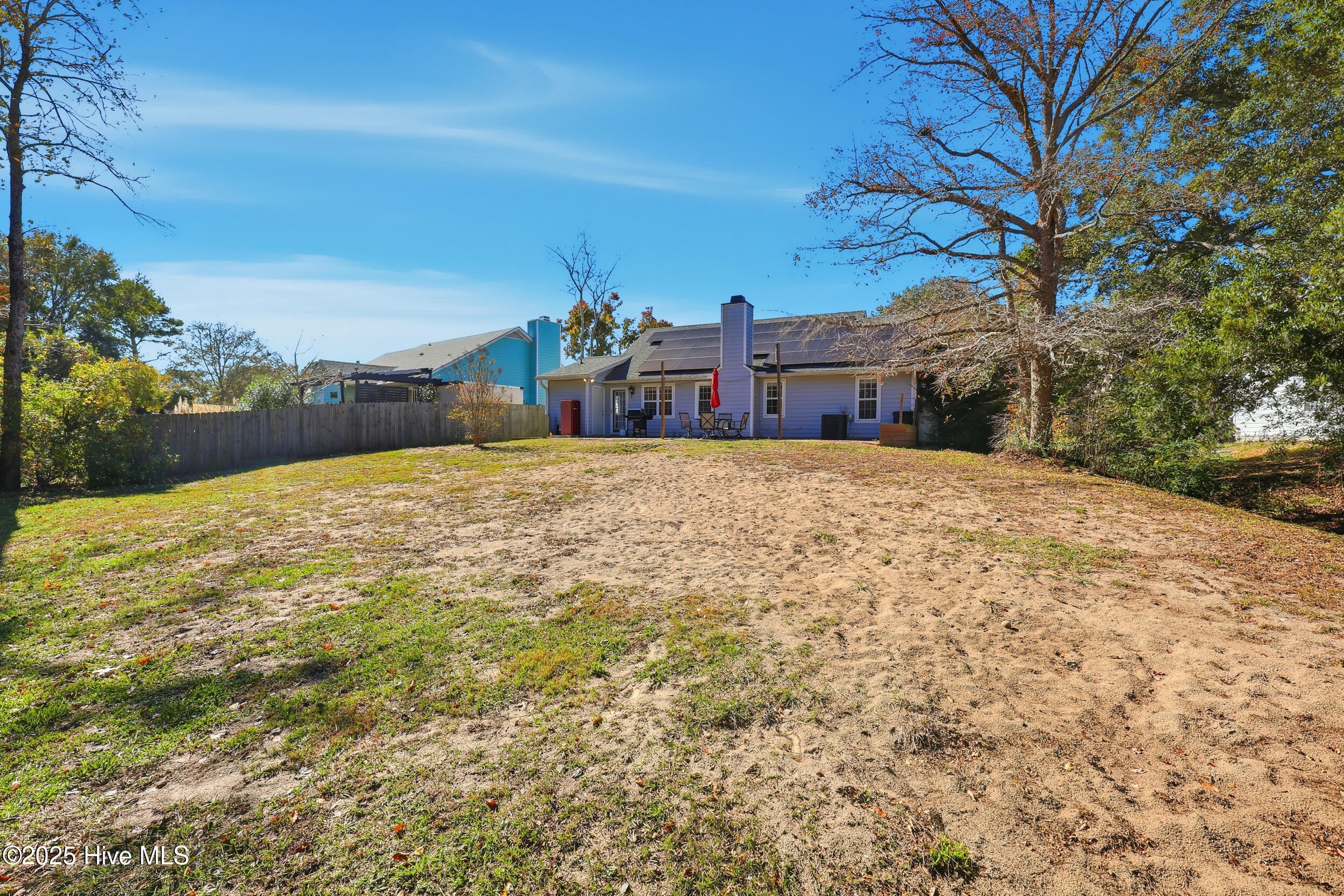 😍 BEAUTIFUL SUBTO 😍 in WILMINGTON NC 📍 Near CAROLINA BEACH 🏖️ VACATION STYLE HOME, TURNKEY 🔑 No Credit Check Needed!! 🚫 NO PMT TIL AUGUST 💪 - photo 3