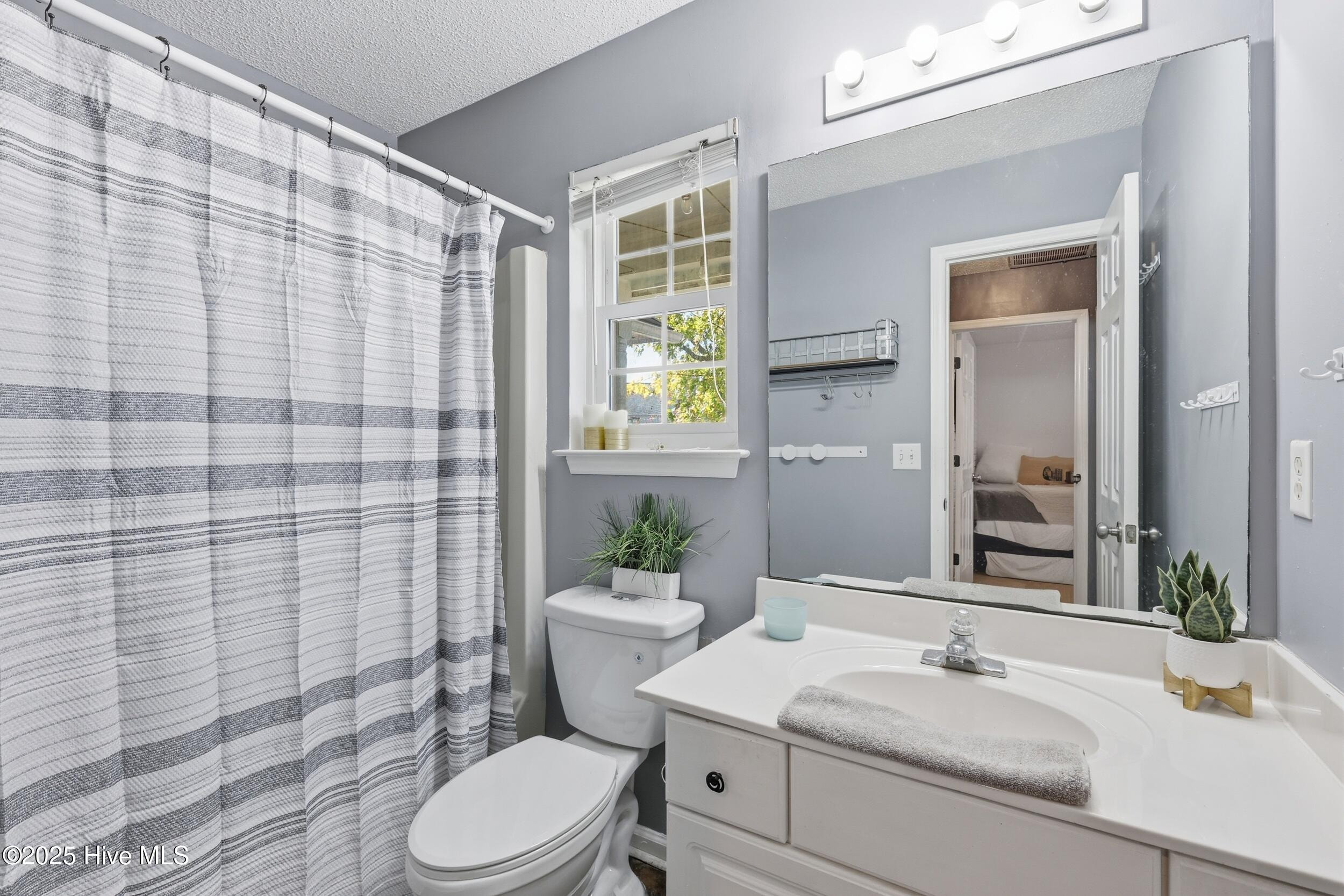 😍 BEAUTIFUL SUBTO 😍 in WILMINGTON NC 📍 Near CAROLINA BEACH 🏖️ VACATION STYLE HOME, TURNKEY 🔑 No Credit Check Needed!! 🚫 NO PMT TIL AUGUST 💪 - photo 11