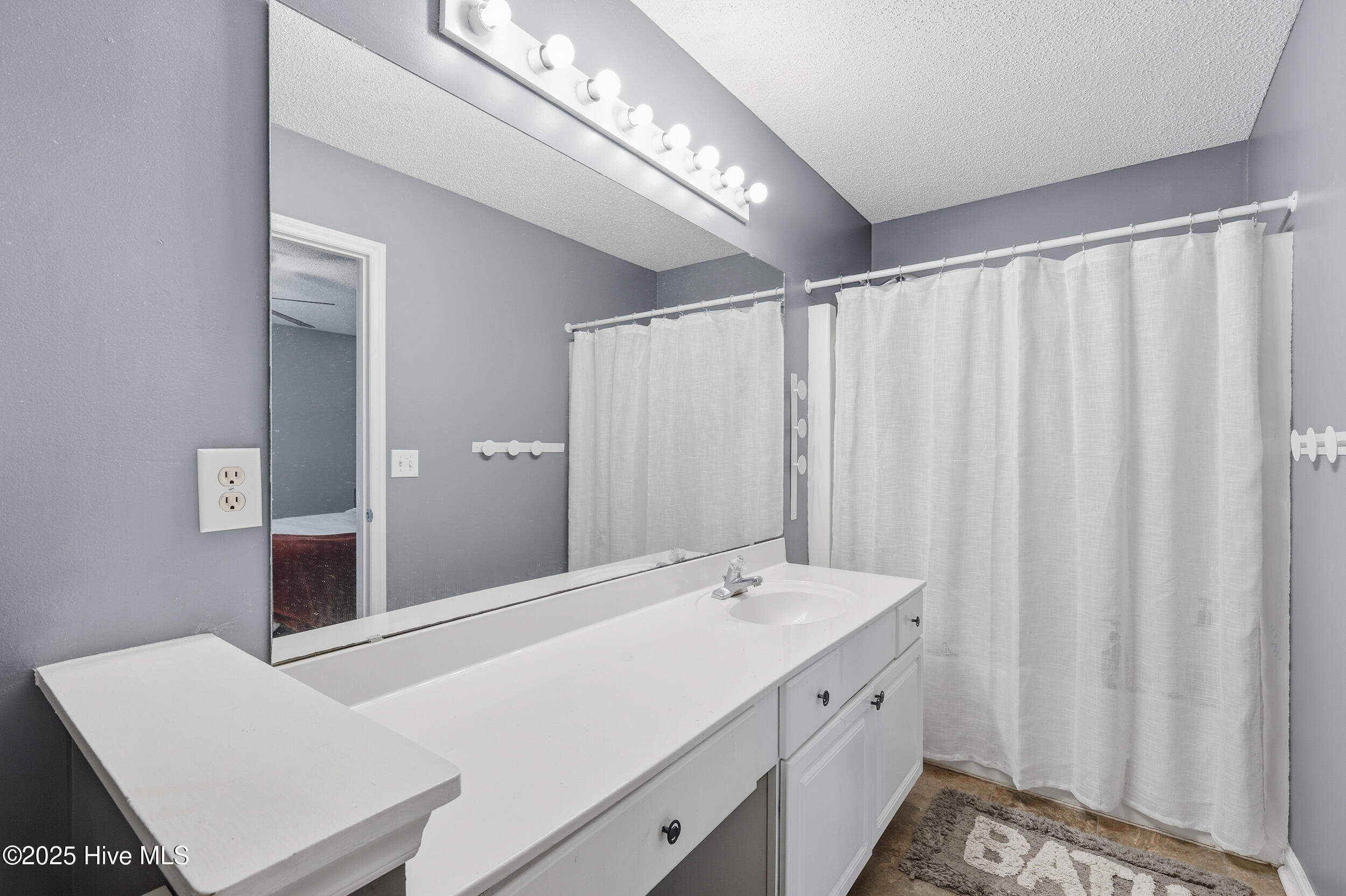 😍 BEAUTIFUL SUBTO 😍 in WILMINGTON NC 📍 Near CAROLINA BEACH 🏖️ VACATION STYLE HOME, TURNKEY 🔑 No Credit Check Needed!! 🚫 NO PMT TIL AUGUST 💪 - photo 13