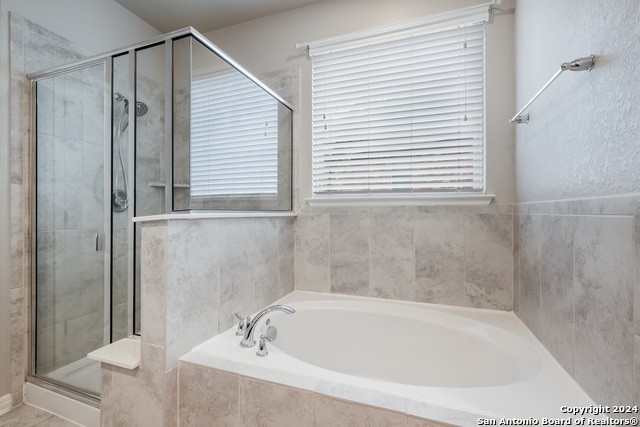 SUBTO in San Antonio TX 78250 ๐ฅ๐ฅ NO PMT TIL SEPTEMBER ๐ช Smart Home on Cul-de-Sac ๐ Media Room + Covered Patio ๐ฌ NO Pre-approval or Credit Check ๐ซ - photo 4