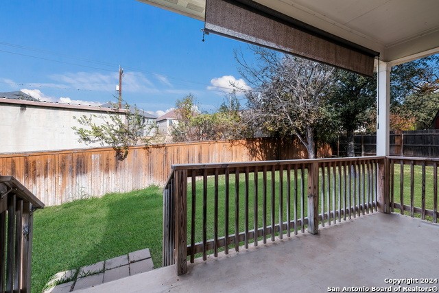 SUBTO in San Antonio TX 78250 ๐ฅ๐ฅ NO PMT TIL SEPTEMBER ๐ช Smart Home on Cul-de-Sac ๐ Media Room + Covered Patio ๐ฌ NO Pre-approval or Credit Check ๐ซ - photo 22