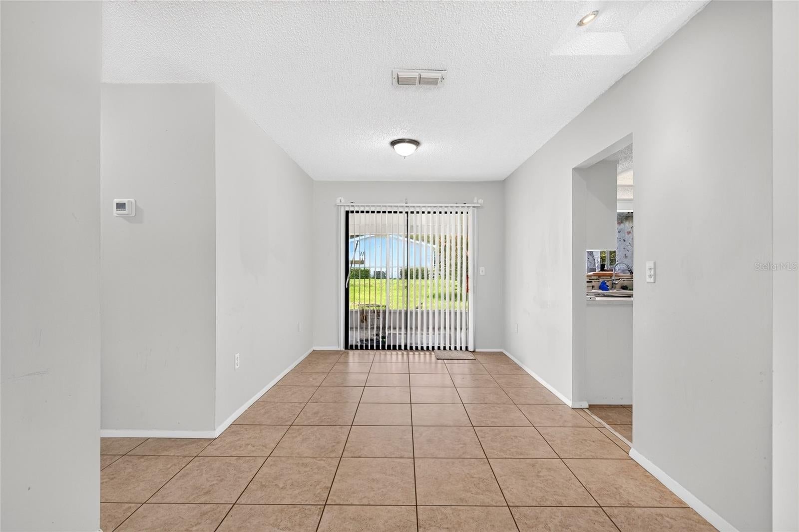 ๐ด 55+ Subto Deal in Ocala FL ๐ด Block 2/2 with Screened Lanai ๐
Pool + Clubhouse ๐ Only 10% Down ๐๏ธ NO Pre-approval or Credit Check ๐
- photo 9