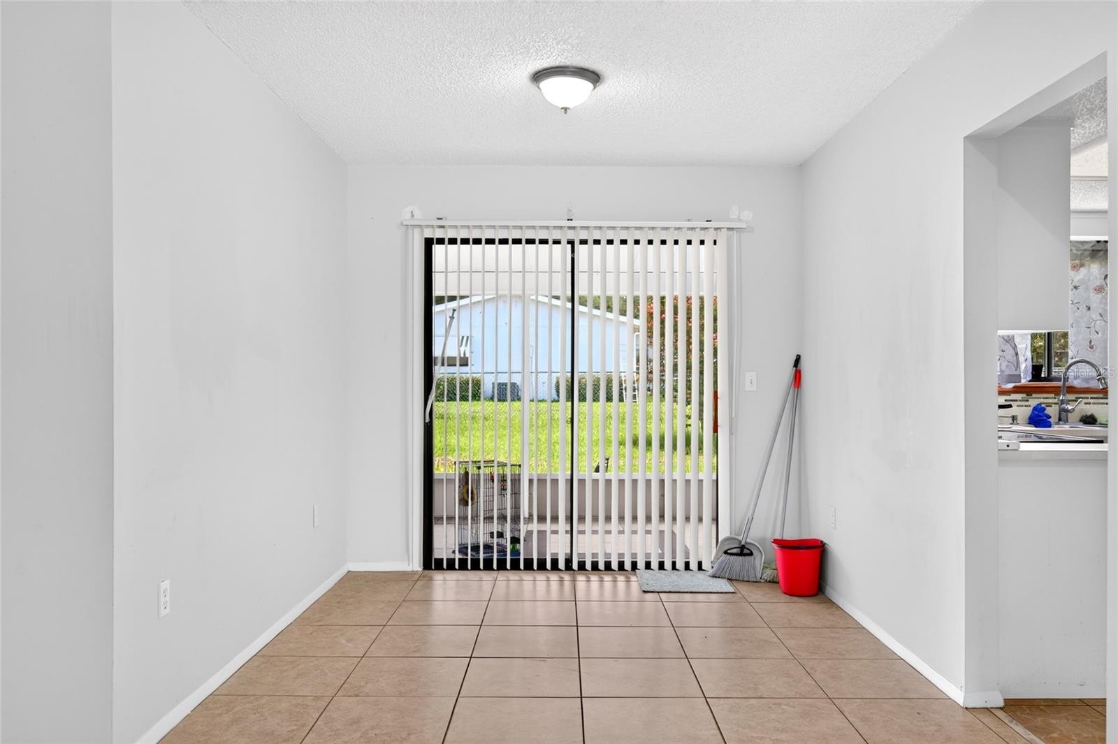 ๐ด 55+ Subto Deal in Ocala FL ๐ด Block 2/2 with Screened Lanai ๐
Pool + Clubhouse ๐ Only 10% Down ๐๏ธ NO Pre-approval or Credit Check ๐
- photo 16
