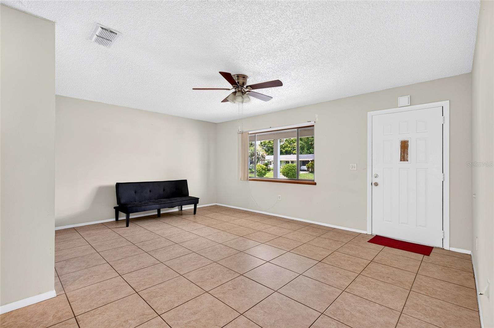 ๐ด 55+ Subto Deal in Ocala FL ๐ด Block 2/2 with Screened Lanai ๐
Pool + Clubhouse ๐ Only 10% Down ๐๏ธ NO Pre-approval or Credit Check ๐
- photo 4