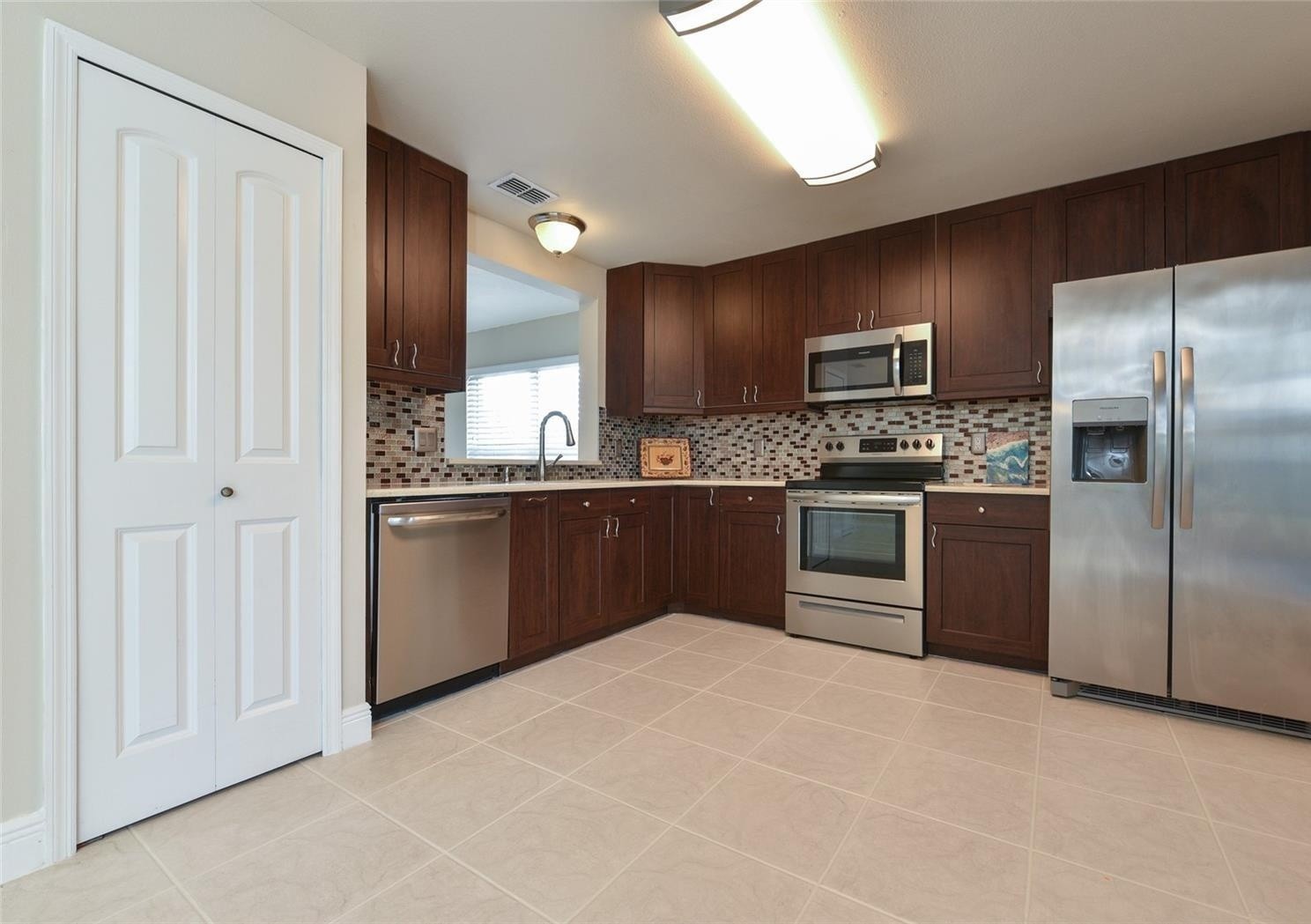 ๐
Pond View 3 Bed Subto in Orlando FL ๐ Minutes to UCF ๐งณ MTR Up to $4,400/mo ๐ฐ Only 9% Down โ NO Pre-approval or Credit Check - photo 2