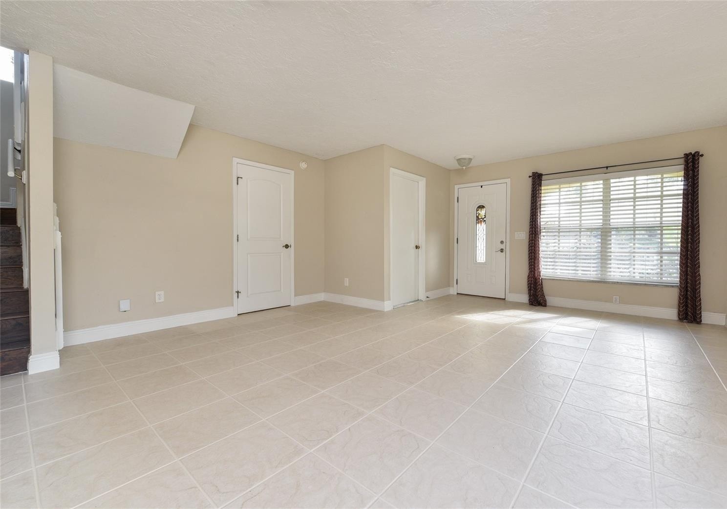 ๐
Pond View 3 Bed Subto in Orlando FL ๐ Minutes to UCF ๐งณ MTR Up to $4,400/mo ๐ฐ Only 9% Down โ NO Pre-approval or Credit Check - photo 3
