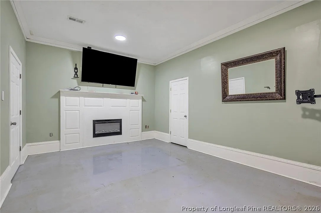 ๐ฅ Subject-To Co-Living Cash Cow in Lumberton NC ๐ฅ๐ฅ Massive 5 Bed / 3.5 Bath, 3,032 sqft on Over an Acre ๐ก Just $25k Down + CC to Take Over ๐ Oversized Workshop + Sunroom ๐ ๏ธ No Bank Qualifying, No Credit Check ๐ซ - photo 4