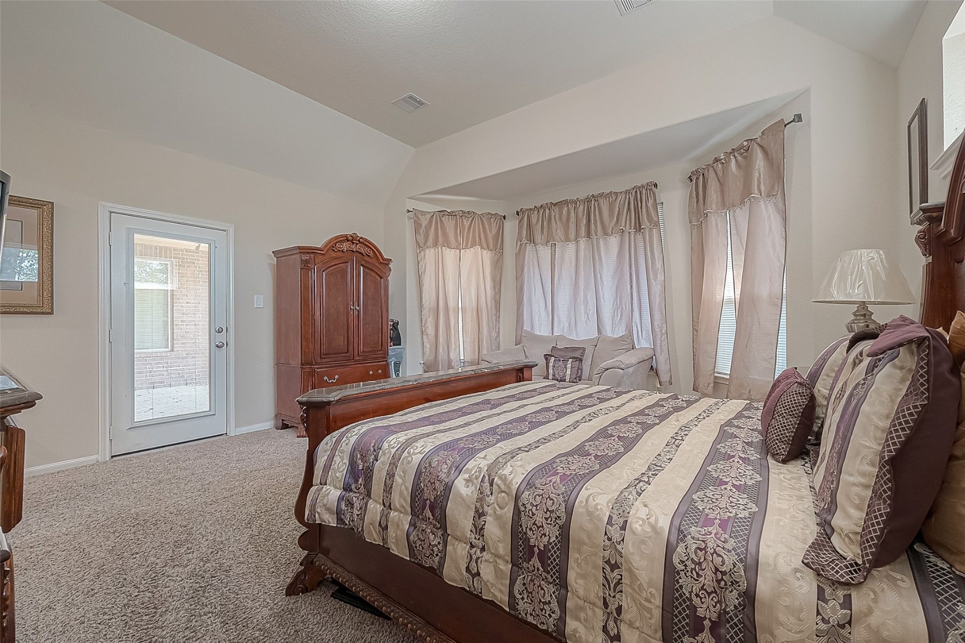 ๐ฅ Subject-To Stunner in Spring TX ๐ฅ๐ฅ Massive 5 Bed / 5 Bath, 3,950 sqft 2014 Build ๐ก Locked-In 4.75% CRAZY RATE ๐ Just $40k Down! ๐ต Built-In Equity, No Bank Qualifying ๐ซ - photo 31