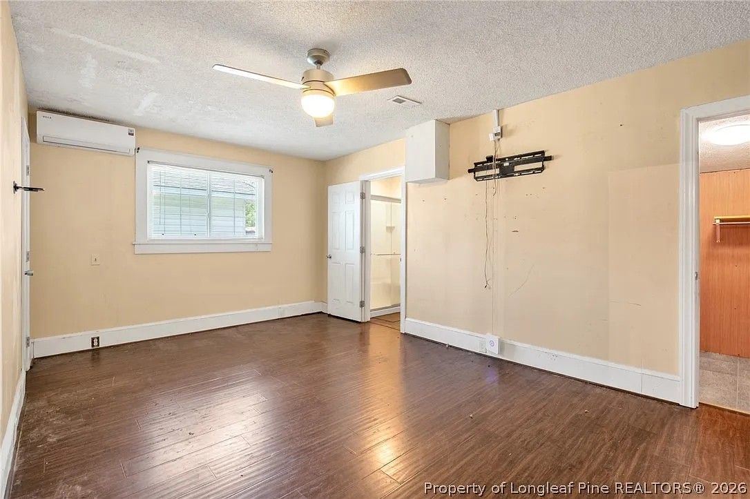 ๐ฅ Subject-To Co-Living Cash Cow in Lumberton NC ๐ฅ๐ฅ Massive 5 Bed / 3.5 Bath, 3,032 sqft on Over an Acre ๐ก Just $25k Down + CC to Take Over ๐ Oversized Workshop + Sunroom ๐ ๏ธ No Bank Qualifying, No Credit Check ๐ซ - photo 2