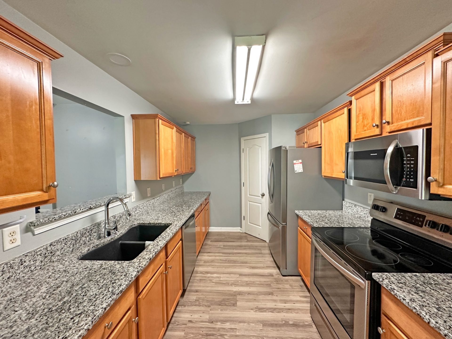 ๐ฅ Subject-To STR Money Maker in Dallas GA ๐ฅ Clean 3 Bed / 2 Bath, 1,681 sqft on a Corner Lot ๐ก Up to $6,000/mo on Airbnb ๐ฐ Just $20k Down + CC to Take Over ๐ No HOA, Vacant and Ready ๐ช No Bank Qualifying ๐ซ - photo 3