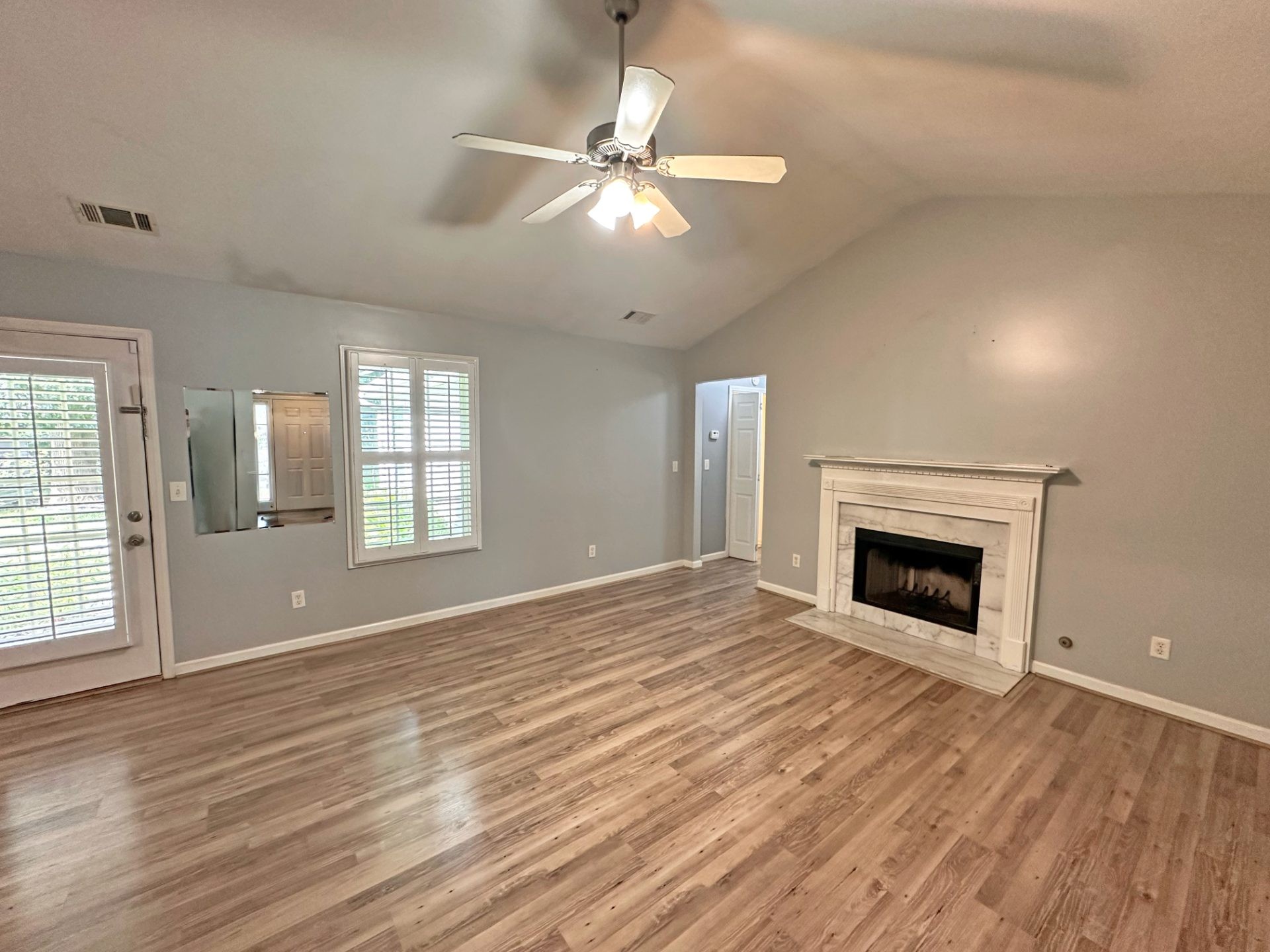 ๐ฅ Subject-To STR Money Maker in Dallas GA ๐ฅ Clean 3 Bed / 2 Bath, 1,681 sqft on a Corner Lot ๐ก Up to $6,000/mo on Airbnb ๐ฐ Just $20k Down + CC to Take Over ๐ No HOA, Vacant and Ready ๐ช No Bank Qualifying ๐ซ - photo 2