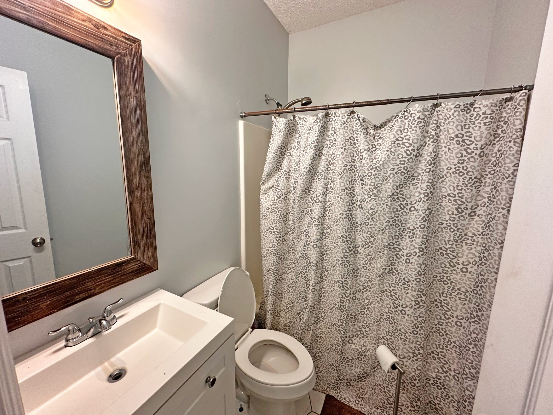 ๐ฅ Subject-To STR Money Maker in Eatonton GA ๐ฅ 4 Bed / 3 Bath, 2,560 sqft on Over an Acre ๐ก Up to $7,000/mo on Airbnb ๐ฐ Just $25k Down + CC to Take Over ๐ Private Lake Access Community ๐ค No Bank Qualifying ๐ซ - photo 16
