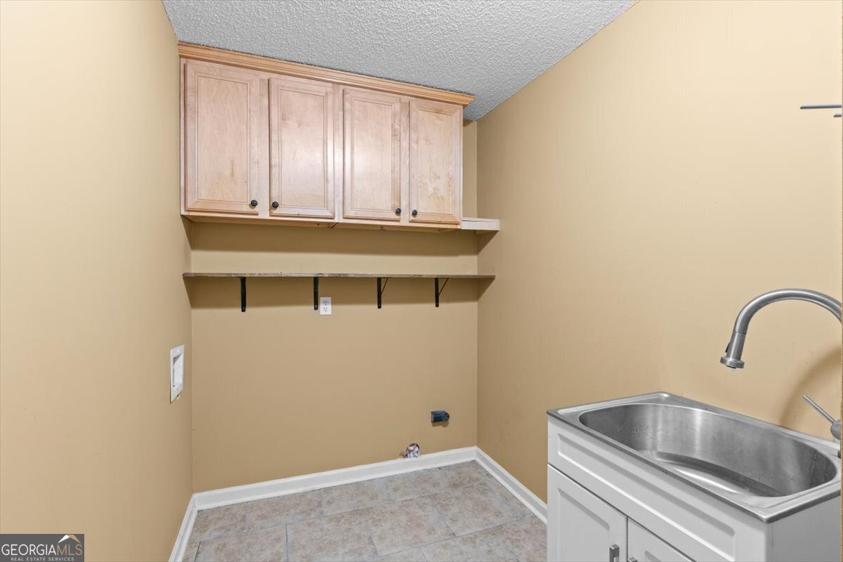 ๐ฅ Subject-To Deal in Dallas GA ๐ฅ๐ฅ Locked 4.99% Rate ๐ Only $35k to Step In ๐ต 5 Bed / 3.5 Bath + Pool + Outdoor Kitchen ๐ NO Pre-approval or Credit Check ๐ซ - photo 12
