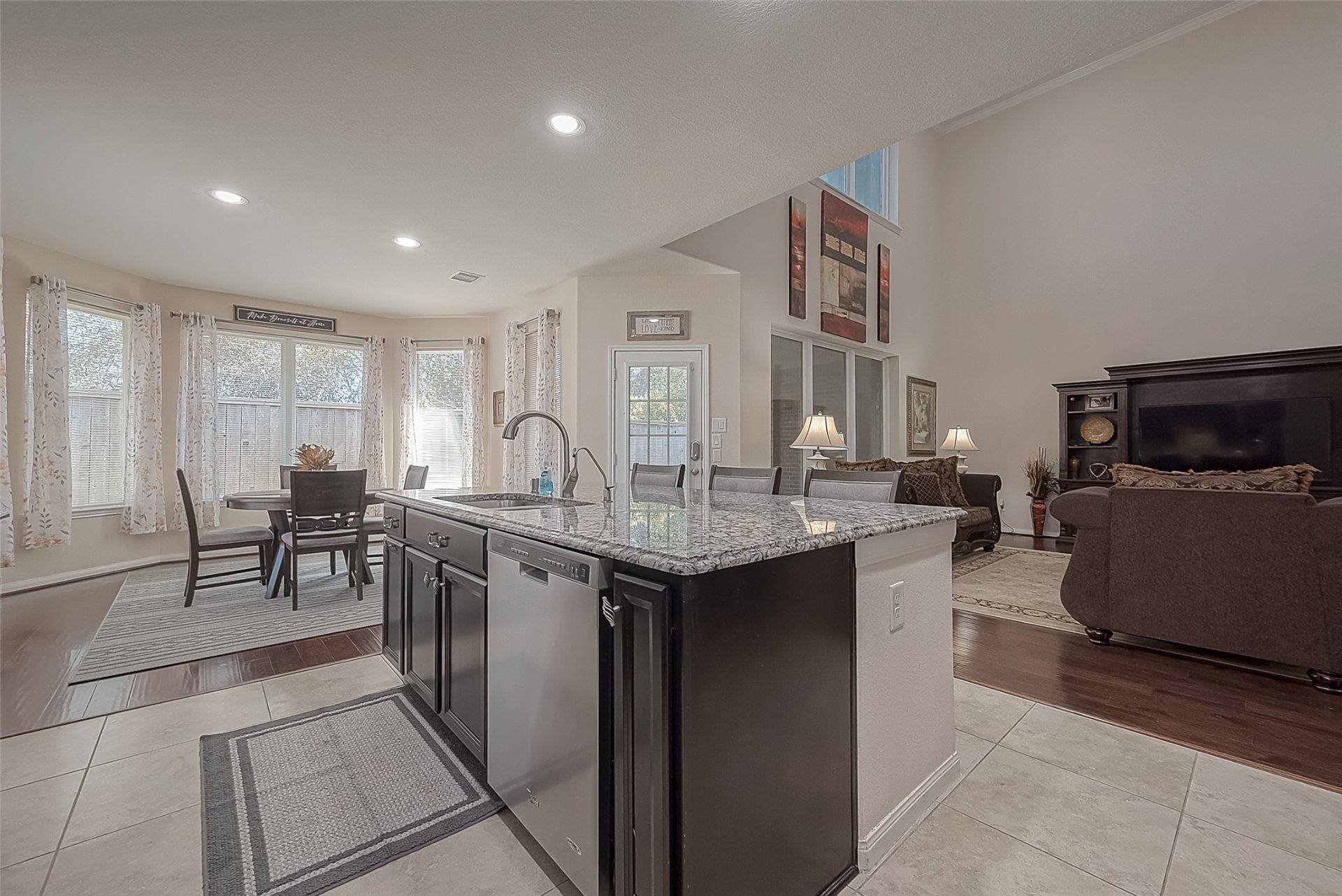 ๐ฅ Subject-To Stunner in Spring TX ๐ฅ๐ฅ Massive 5 Bed / 5 Bath, 3,950 sqft 2014 Build ๐ก Locked-In 4.75% CRAZY RATE ๐ Just $40k Down! ๐ต Built-In Equity, No Bank Qualifying ๐ซ - photo 17