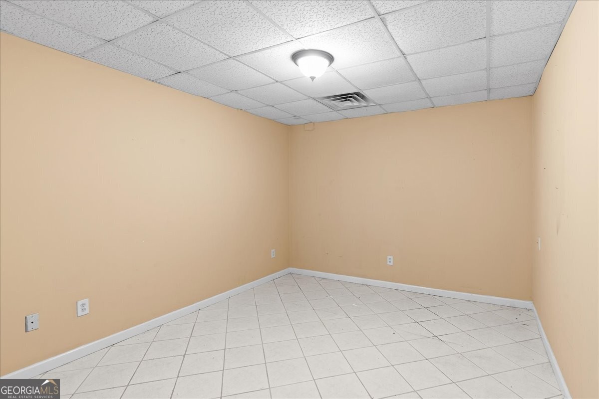 ๐ฅ Subject-To Deal in Dallas GA ๐ฅ๐ฅ Locked 4.99% Rate ๐ Only $35k to Step In ๐ต 5 Bed / 3.5 Bath + Pool + Outdoor Kitchen ๐ NO Pre-approval or Credit Check ๐ซ - photo 28